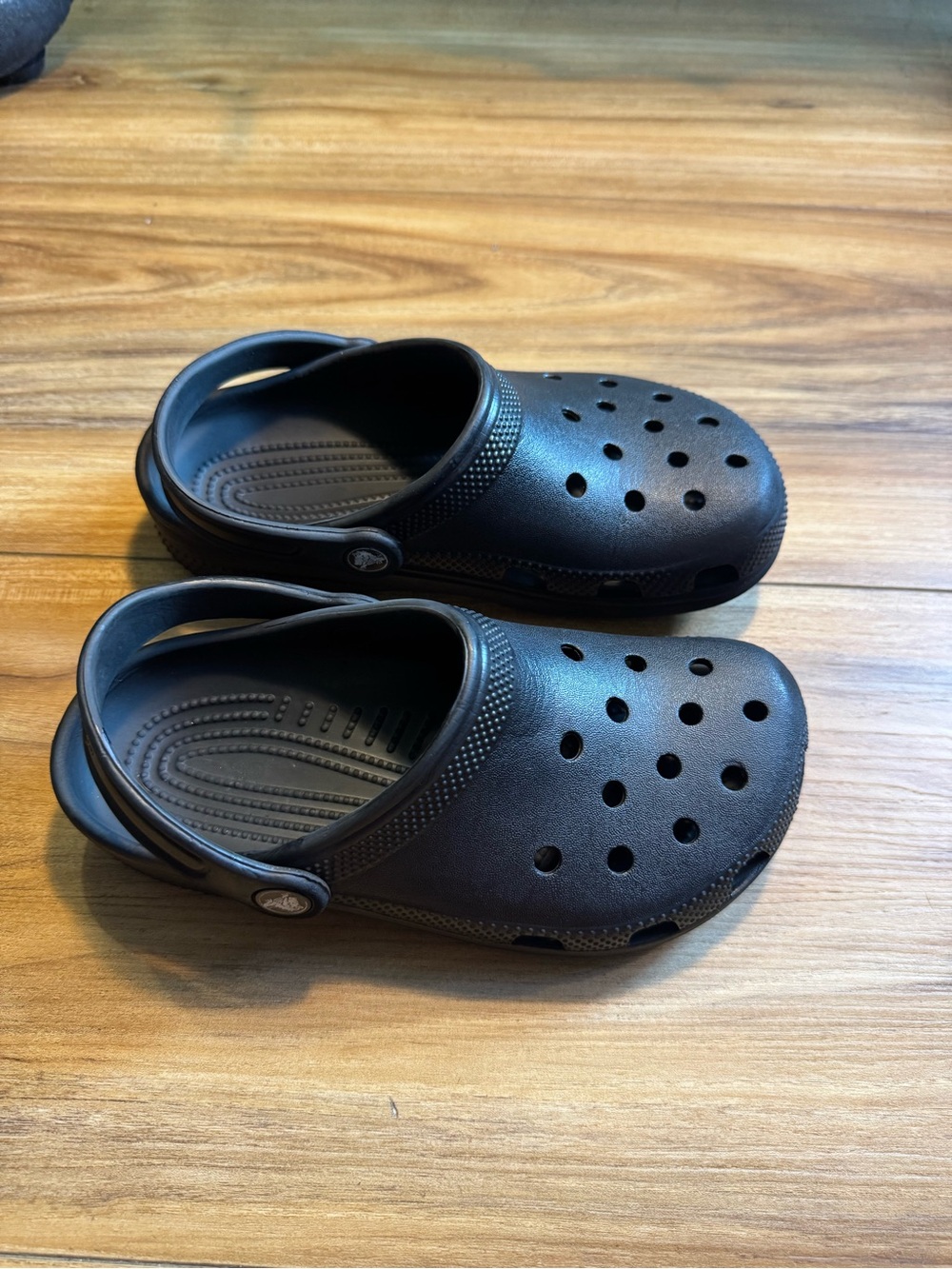 CROCS Kids Classic Clogs in Black with Heel Strap